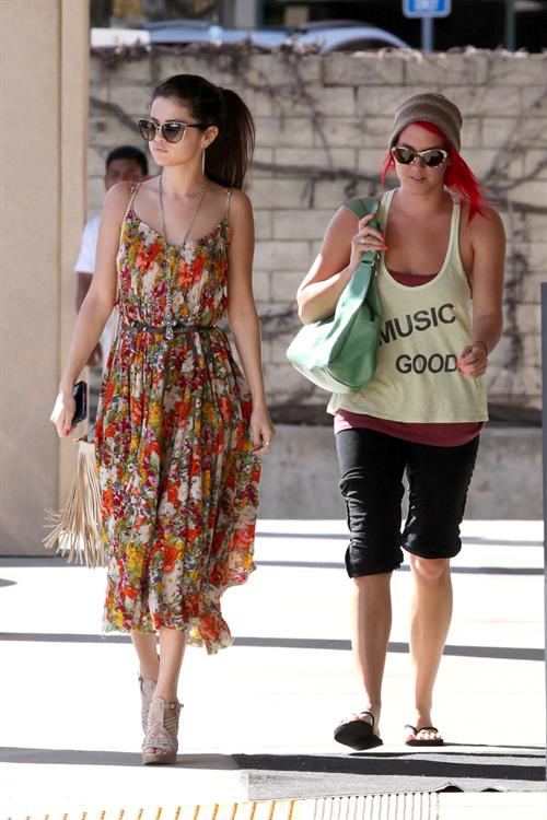 Selena Gomez Pictures Selena Gomez heads to a Beauty Salon in LA 2/28/13