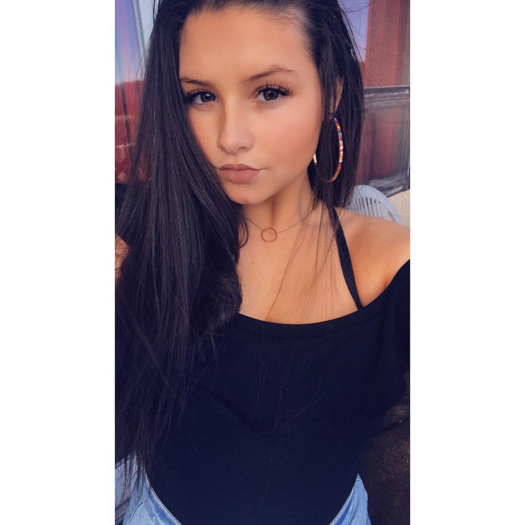 Hannah taking a selfie