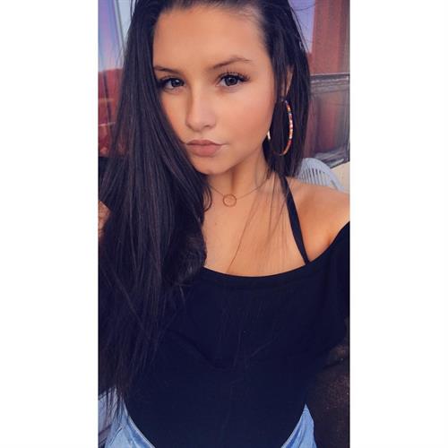 Hannah taking a selfie