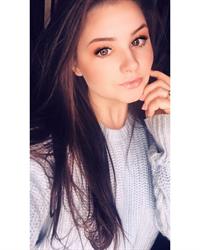 Hannah taking a selfie