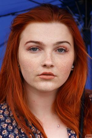 Rae Frederickson Pictures Curvy Rae Frederickson in a Yellow Skirt