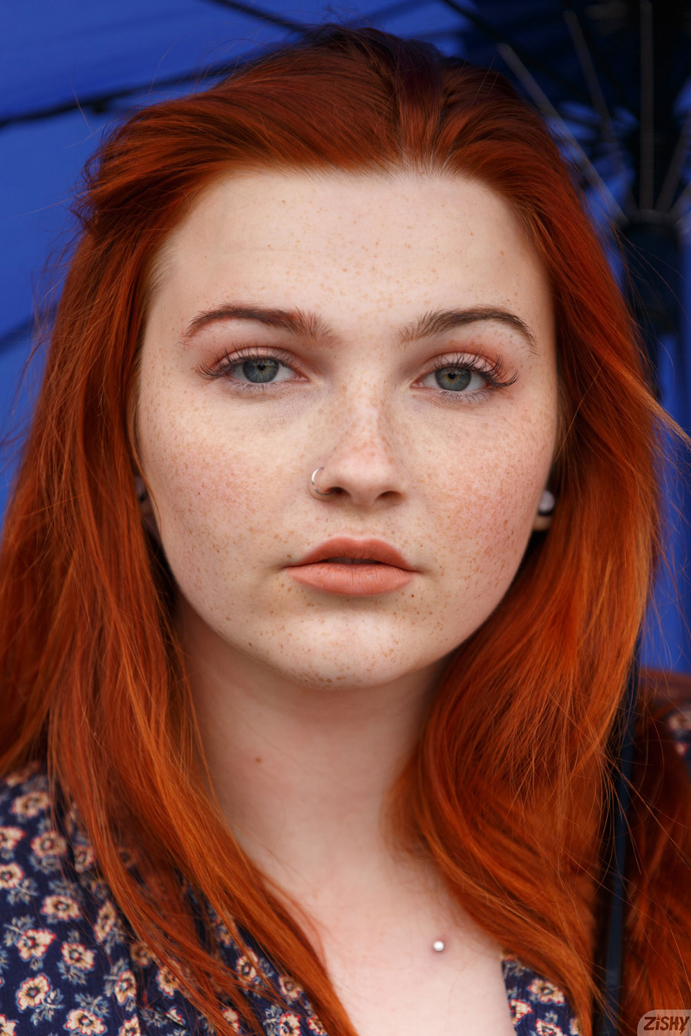 Curvy Rae Frederickson in a Yellow Skirt