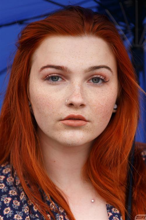 Curvy Rae Frederickson in a Yellow Skirt