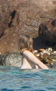 Maya Hawke - breasts