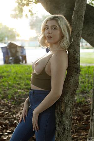 Gia OhMy Nude Pictures Gia OhMy in the Park