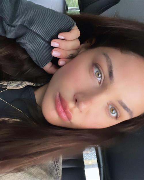 Mishka Ivana taking a selfie