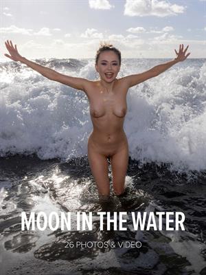 Li Moon: Moon In The Water