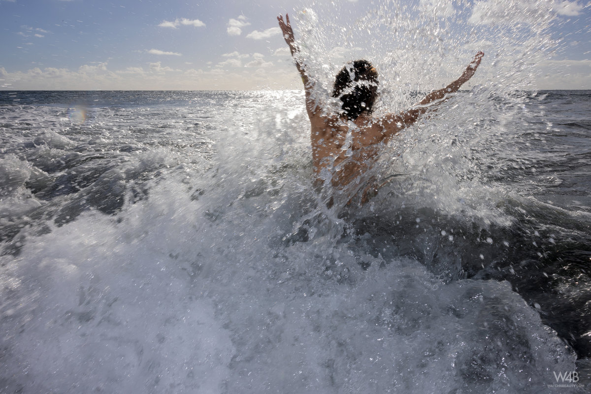 Li Moon: Moon In The Water