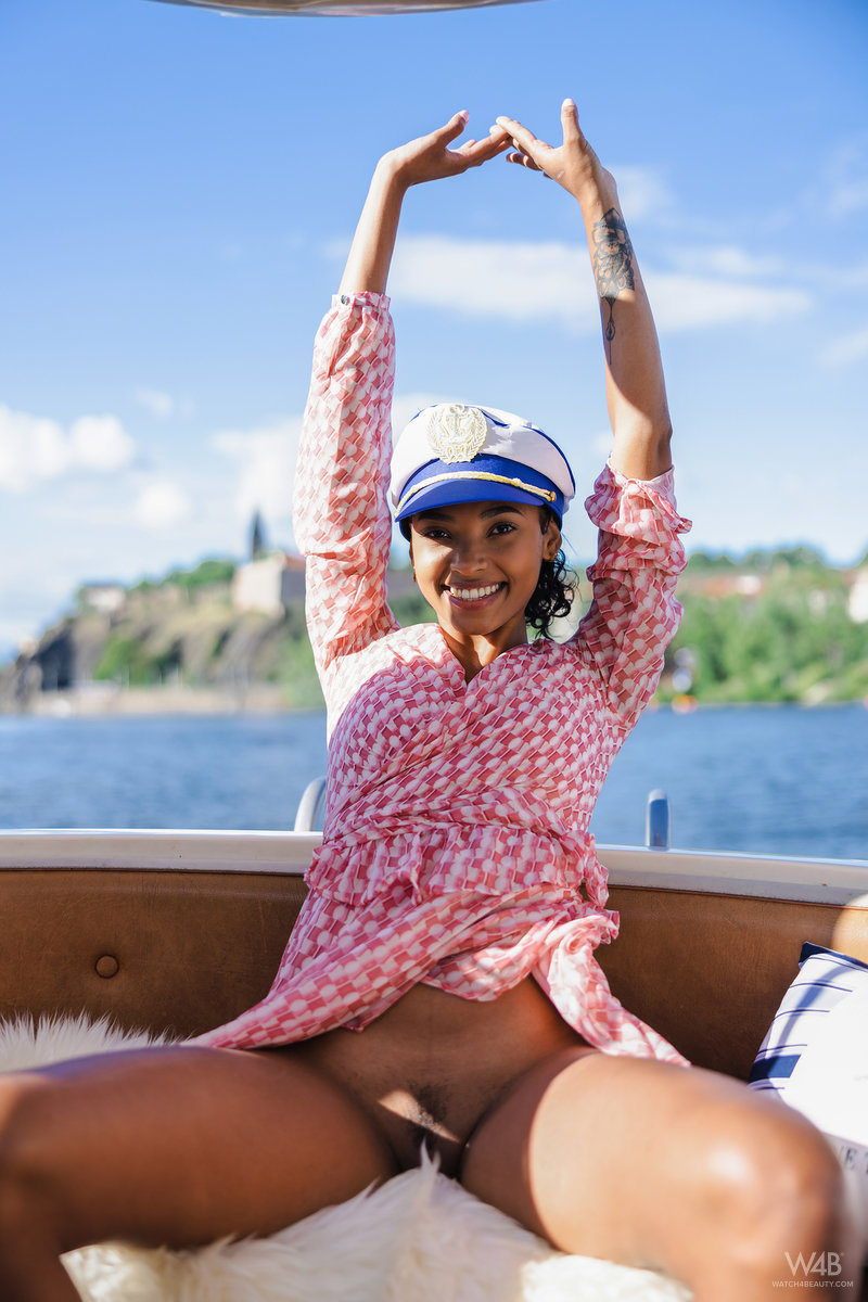 Barbie: Sexy Captain