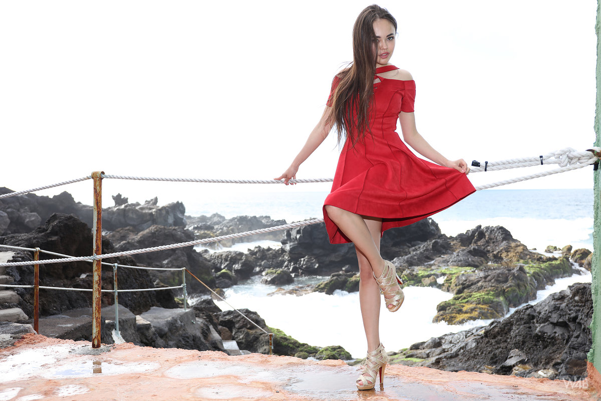 Li Moon: Girl In Red