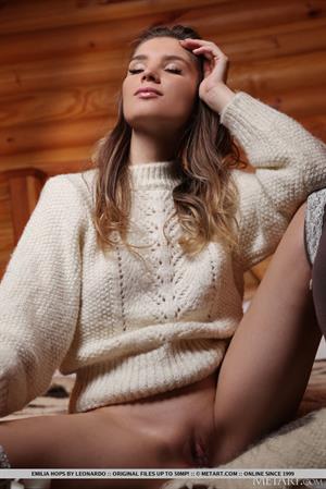 Emilia Hops Nude Pictures Cabin Charm