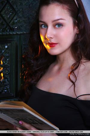 Olivia Honey Nude Pictures Moonbeam