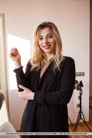 Stephanie Pearl Nude Pictures Presenting Stephanie Pearl