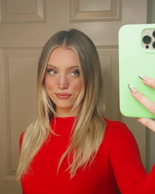 Riley Hubatka Selfie Pictures Riley Hubatka taking a selfie