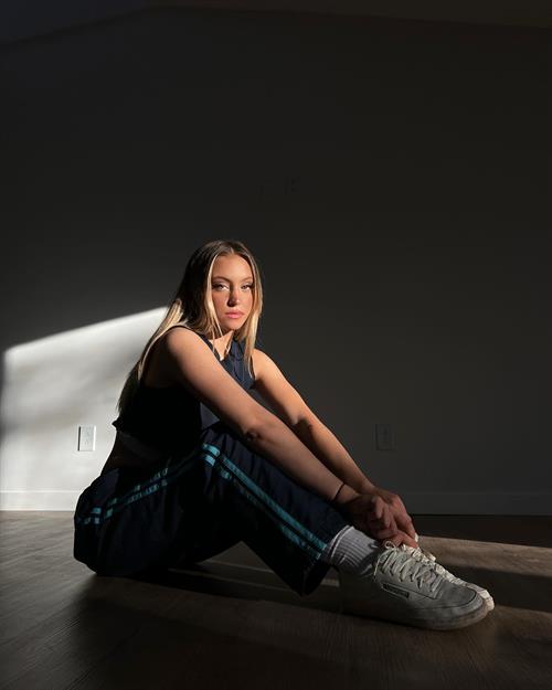 Riley Hubatka Pictures Riley Hubatka