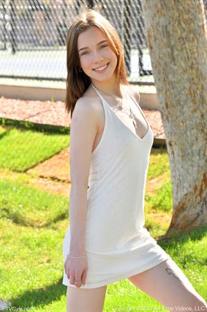 Venus Nude Pictures Petite White