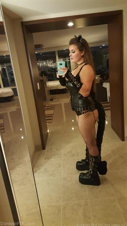 Lindsay-II Nude Pictures Fun Across The Country