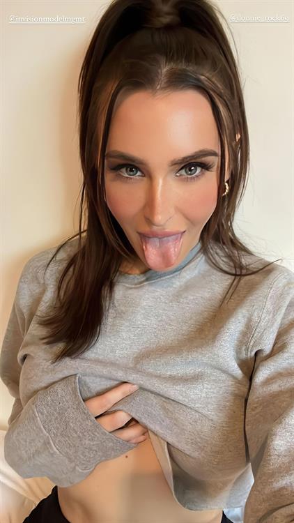 Ella Reese - Instagram selfies