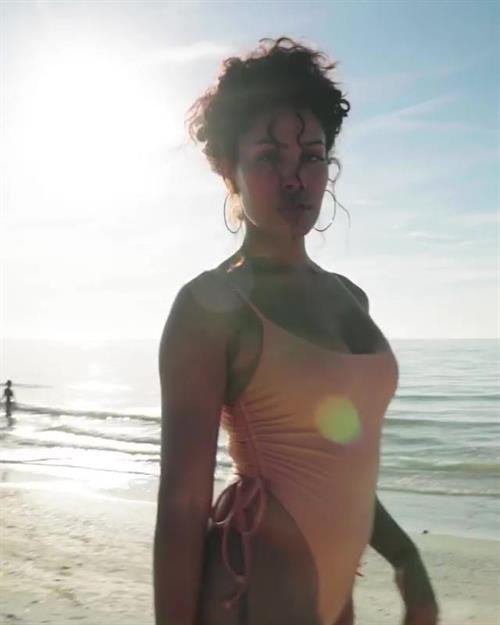 Leyna Bloom Pictures Leyna Bloom