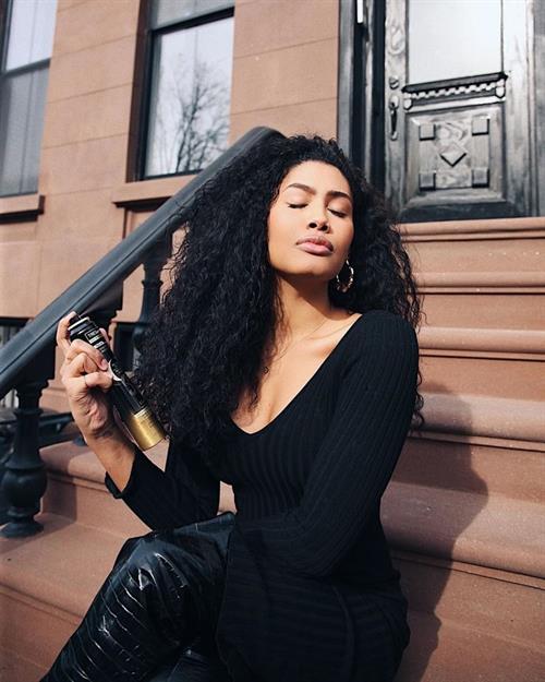 Leyna Bloom Pictures Leyna Bloom