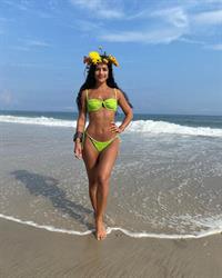 Nasanin Nuri in a bikini