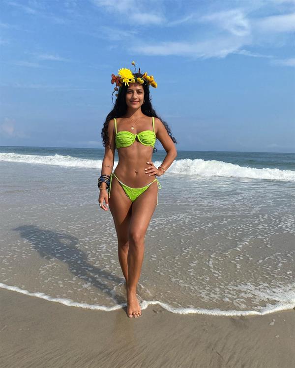 Nasanin Nuri in a bikini