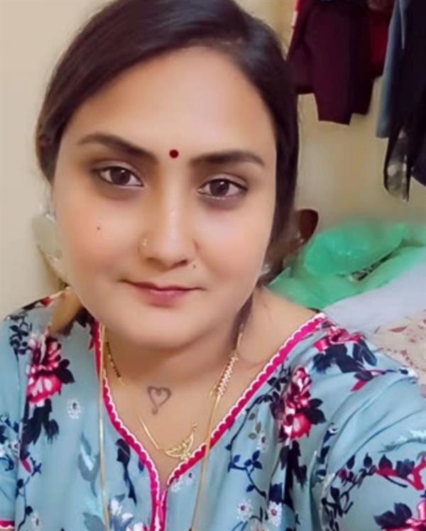 Housewife Desi randi muskan rajput 