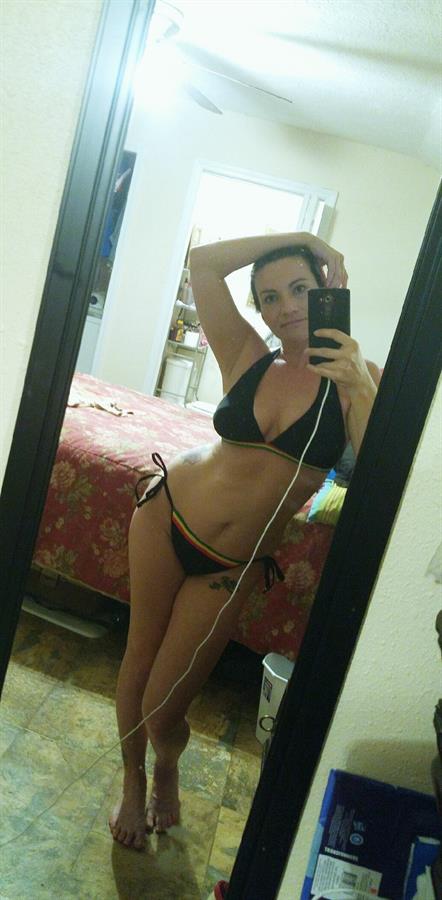 43 yr old married amatuer MILF Courtney from Texas with a great pair of natural 34DDDs 