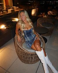 Sydney Thomas was a ring girl in the Mike Tyson vs Jake Paul fight