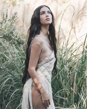 Elisha Herbert - Identical twin sisters