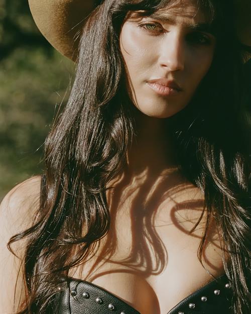 Elisha & Renee Herbert - Cowgirls