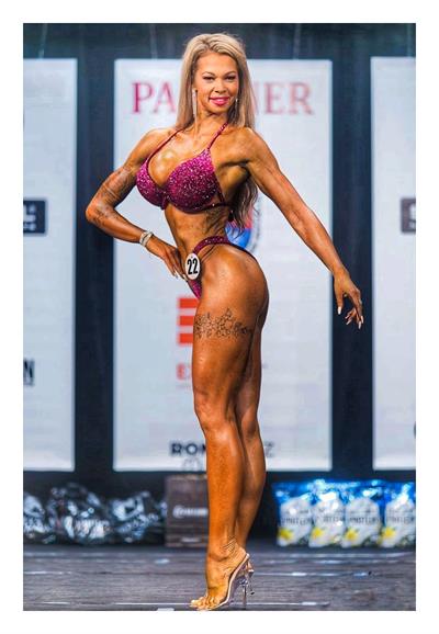 Busty fitness milf Kamila aka The Sexretary 