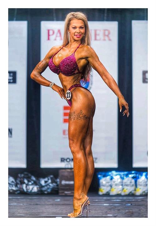 Busty fitness milf Kamila aka The Sexretary 