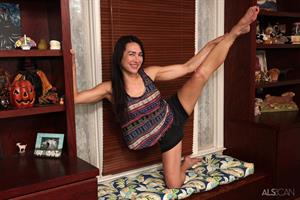 Isabel Love Nude Pictures Fasten