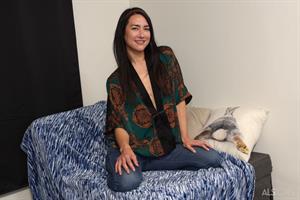 Isabel Love Nude Pictures Side Kick