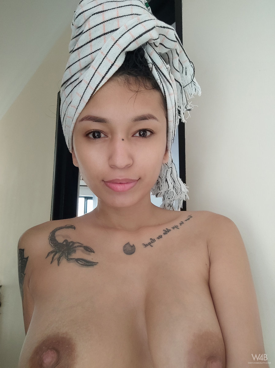 Alexa Belluci: Selfie 4U: My Big Breasts