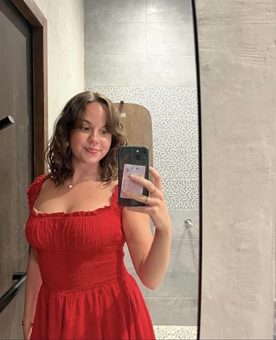 Alicia Manrique taking a selfie