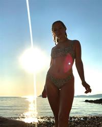 hot babe shaped babe for public use