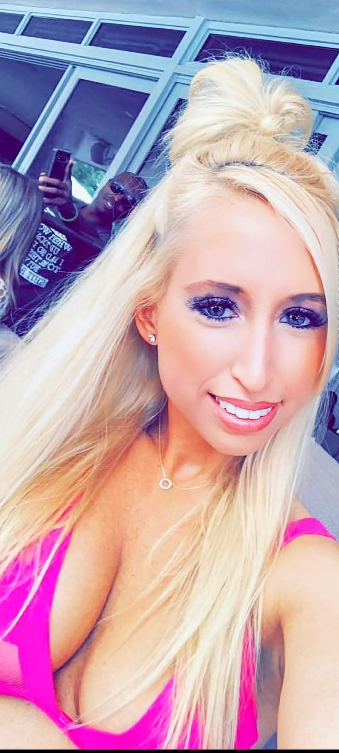 Michelle Leszkiewicz taking a selfie