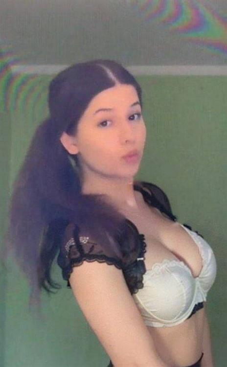 Agara in lingerie taking a selfie