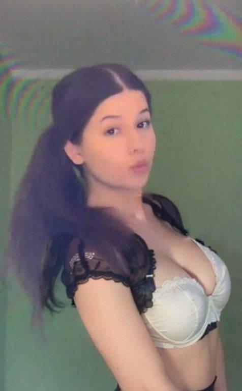 Agara in lingerie taking a selfie