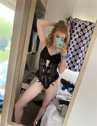 Shannon Taylor in lingerie taking a selfie