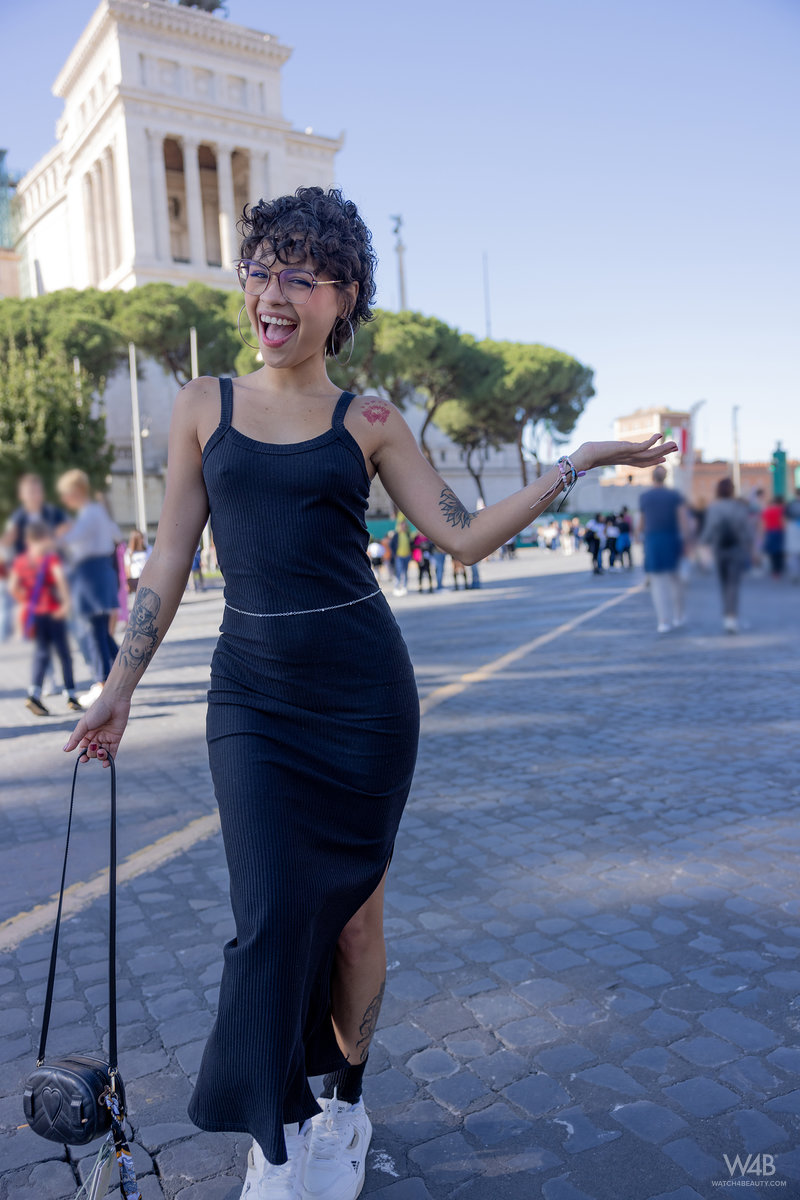 Lilith Baph: Horny In Rome