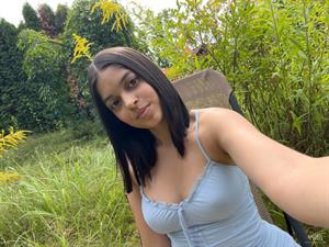 Gia Rosse Nude Pictures Gia Rosse: Selfie 4U: Garden Pee