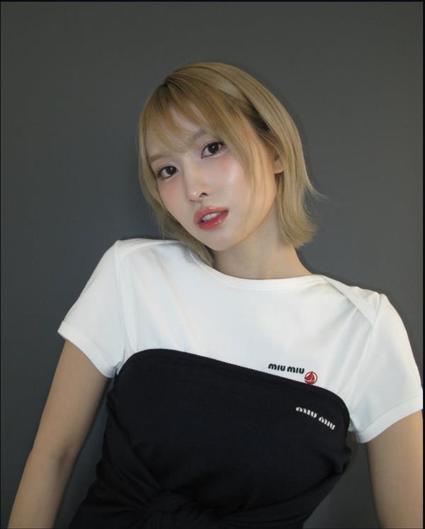 Momo (Hirai Momo)