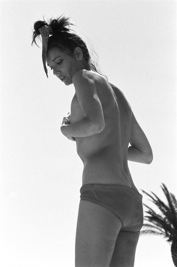Elsa Martinelli in lingerie - ass