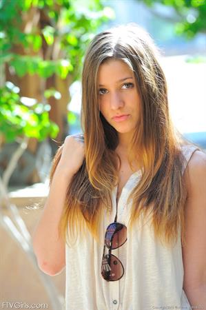 Nicole FTV Nude Pictures Nicole has a perfect teen body