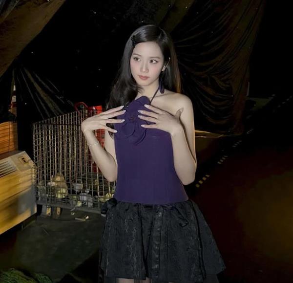 Jisoo (Kim Ji-soo)