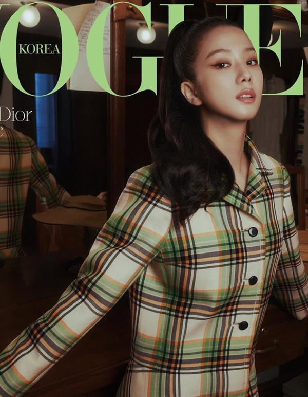 Jisoo (Kim Ji-soo)