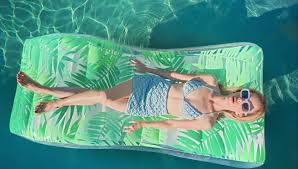 Cynthia Nabozny, American Singer

